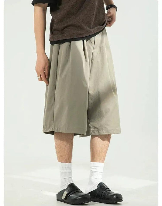 Slant Pocket Pleated Shorts